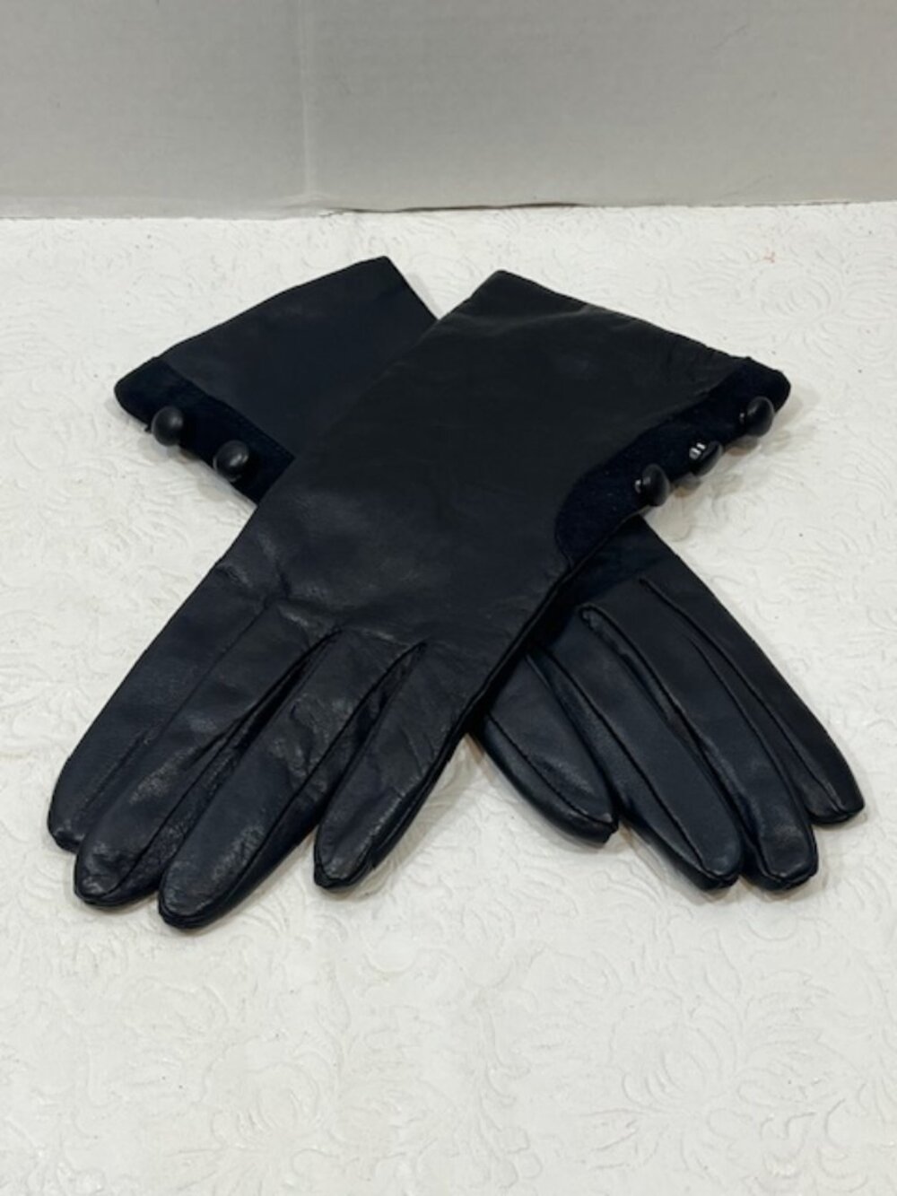 VTG Dressy Black Leather Suede Gloves Buttons Winter Driving Size 7 Soft EUC